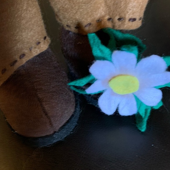 Scandinavian Daisy Gnome Doll - Handmade - Picture 11 of 13